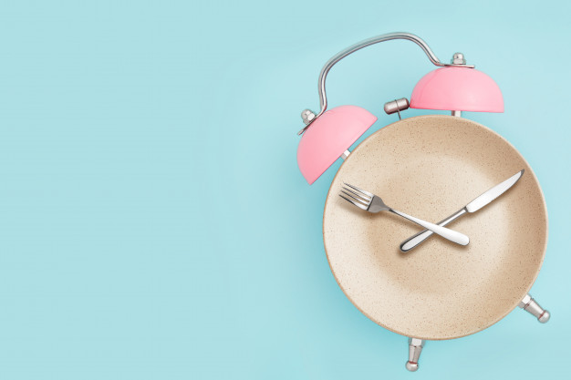 ¿Por qué cenar temprano adelgaza? by Vânia C.G
