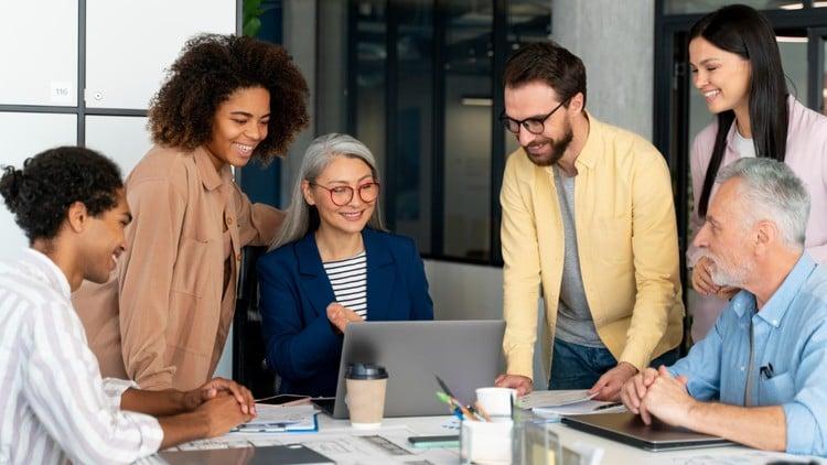 Liderar la diversidad generacional: del choque de perspectivas a la inteligencia colectiva by José Miguel Hernández Hervás